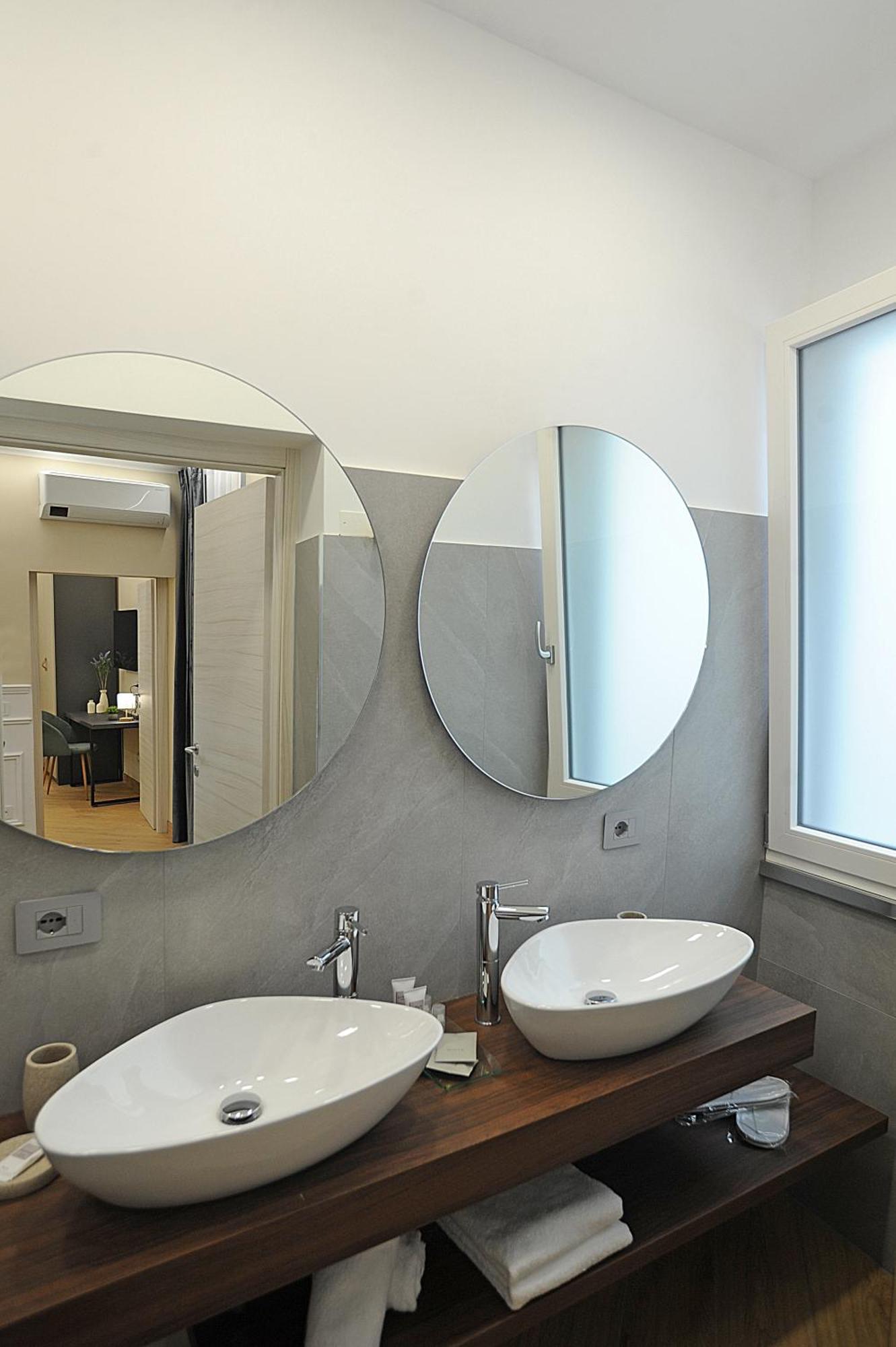 Mom Apartment Rooms&Suites Tivoli Extérieur photo